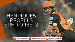 Moises Henriques, David Warner surge Sunrisers Hyderabad to 135/3 against Royal Challengers Bangalore in IPL 2015 Match 53